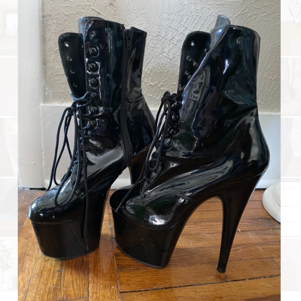 BRAND NEW Pleaser Brand 7” Lace Up Platform Heels